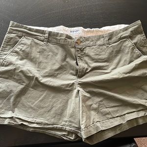 Old Navy Dark Green Shorts! size 20
